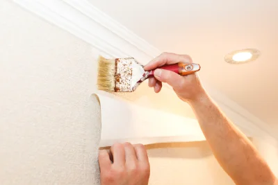 Pose de papier peint à la Ville-ès-Nonais — revêtements muraux et toiles de verre